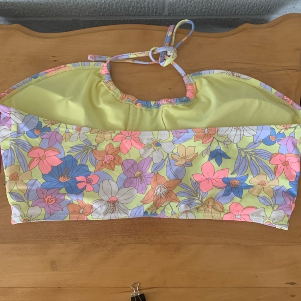 Ninety-Nine° Junior's XL Yellow Floral Print High-Neck Crop Swim Top Halter NWT - Picture 3 of 8